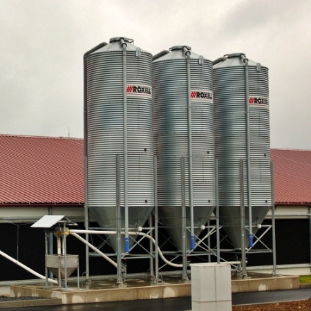 Roxell feed storage bins